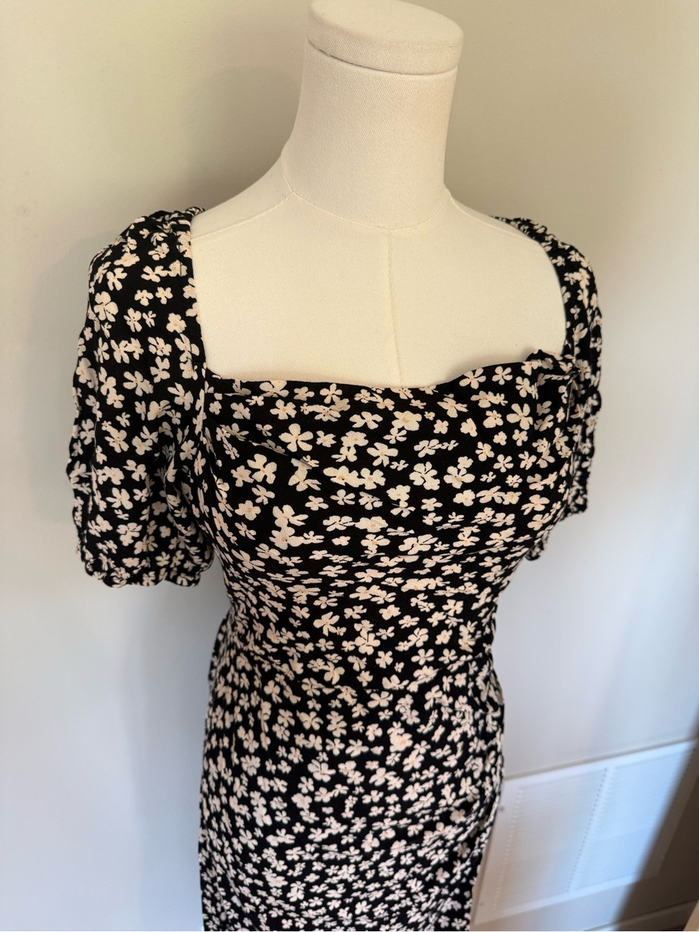 H&M Black Floral Sweetheart Puff Sleeve Smocked Midi Dress Size S Cottagecore - Picture 6 of 9